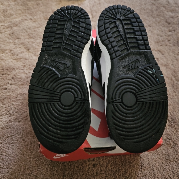 Kids Black and White Nike low Dunks size 9 - Picture 5 of 6